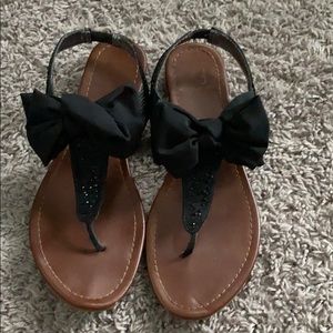 Black sandals with bow and rhinestones